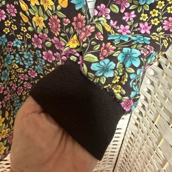 Tafford Long sleeve scrub top size xs brown floral euc. Pockets, snap front - Picture 4 of 8